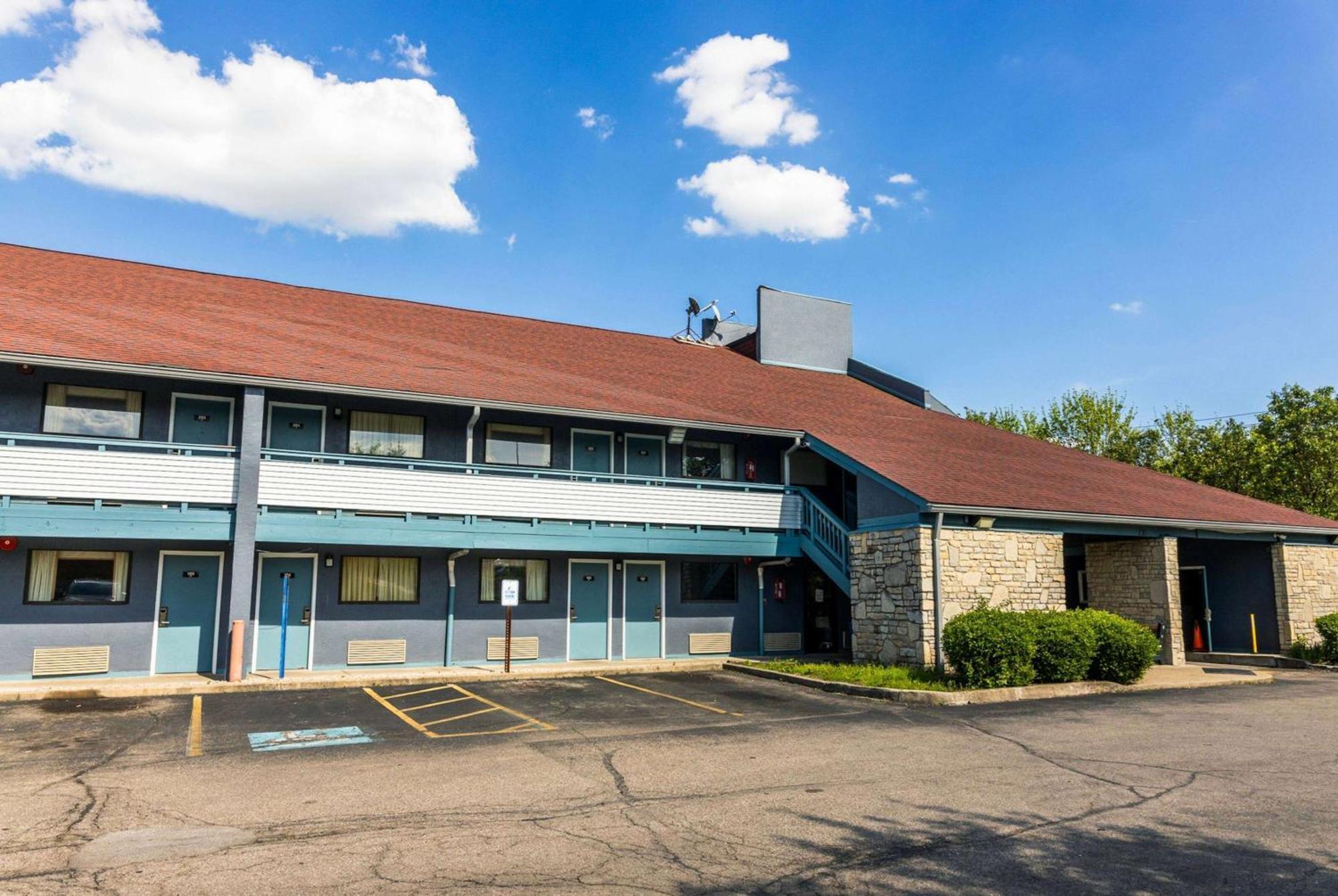 Super 8 By Wyndham Cincinnati-Springdale Oh Bagian luar foto