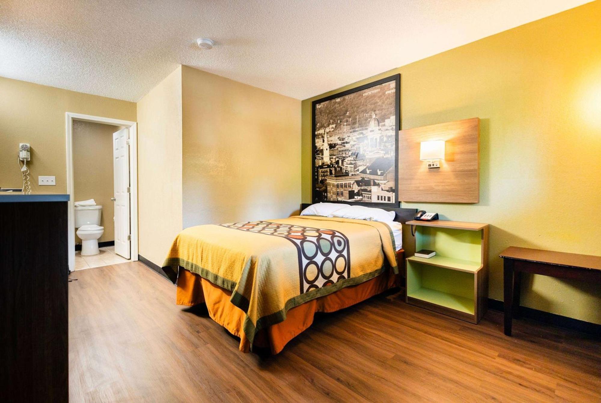 Super 8 By Wyndham Cincinnati-Springdale Oh Bagian luar foto